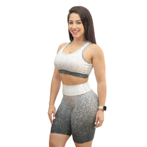 Conjunto com Top Nadador e Shorts ciclista